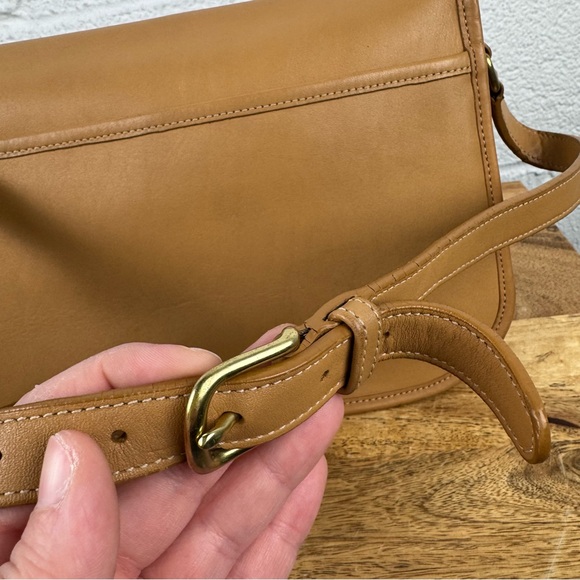 Coach Vintage City Bag | Butterscotch Glove-Tanned Crossbody - Picture 7 of 16